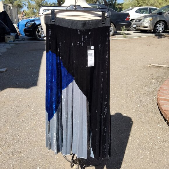 BCBG MAXAZRIA Skirt BCBG MAX AZRIA Elastic Waist NOSWT Velvet Look XS - Picture 1 of 7